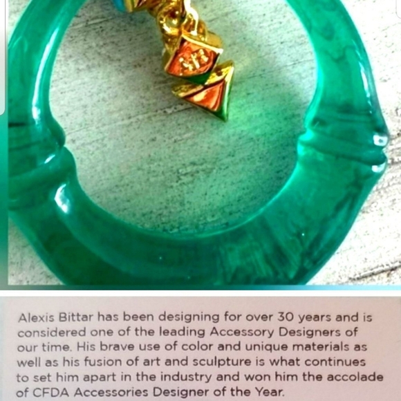 Alexis Bittar Green Hand Carved Lucite and Gold Earrings!  NWOT! - Picture 1 of 3
